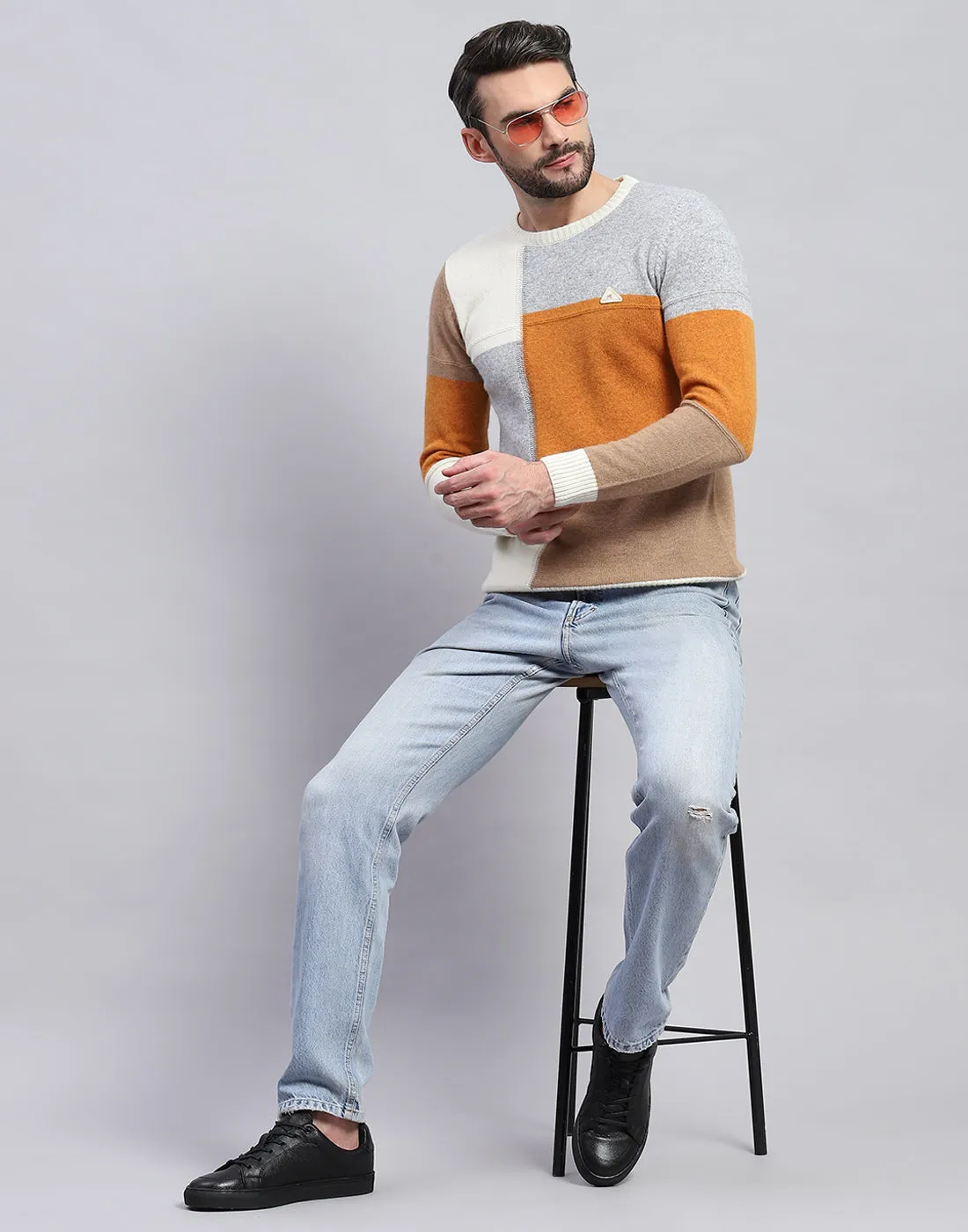 Men Off White Colourblocked Round Neck Full Sleeve Pullover