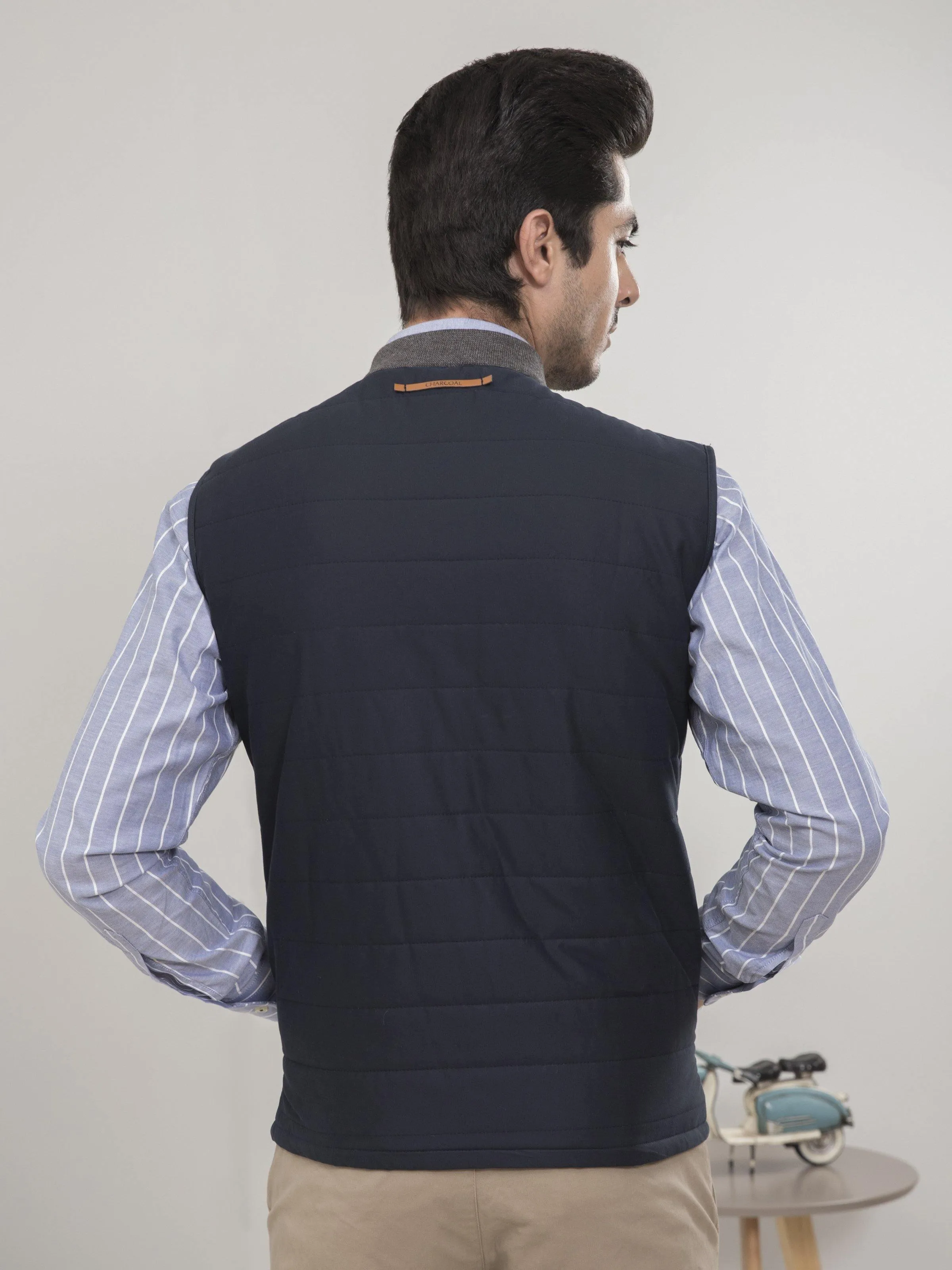 SLEEVELESS  QUILTED NAVY JACKET